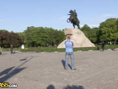 Светловолосая питерская шалава готова ебаться с первым встречным