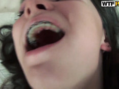 19-летняя русская девка Ира ебётся и отсасывает на порно кастинге