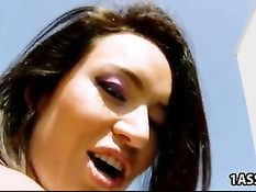 Franceska Jaimes соблазняет мужика большими сиськами и задницей