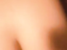 В домашнем порно парень ебёт девку в миссионерской позе и раком