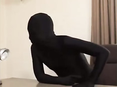 Две японские лесбиянки трахают друг друга вибраторами в позе 69