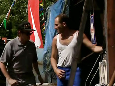 Французские девушки занимаются сексом с водителями автомобилей