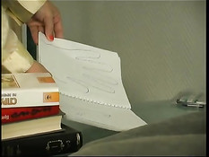 Горячая русская мамочка садится на лицо и член молодого паренька