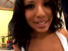 Знойная мулаточка Jasmine Byrne доставила мужикам удовольствие