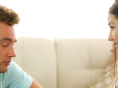 Молодой человек сделал любимой куннилингус и дал пососать член