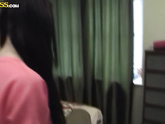 Парень снимает домашнее порно видео с молодой русской подругой