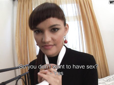 Симпатичная русская девушка зашла в гости и получила член в очко