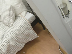 Русская девушка с хвостиками Аня подставляет члену киску и анус