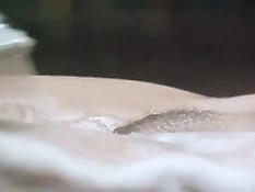 Актриса Sylvia Kristel занимается любовью в ретро фильме Эммануэль