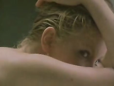 Актриса Sylvia Kristel занимается любовью в ретро фильме Эммануэль