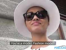 На порно кастинге девке с короткой стрижкой залили спермой жопу