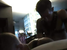 Гомосексуальный парень в кожаном белье ебёт друга раком в анус