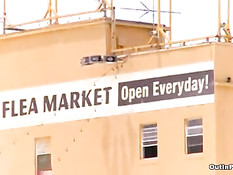 Голубой парнишка подрочил член и трахнулся с приятелем на складе