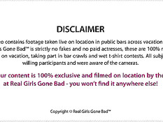 Молодые девчонки раздеваются и танцуют стриптиз на вечеринке