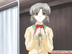 Хентай девчонка с большими сиськами отсасывает сразу два члена