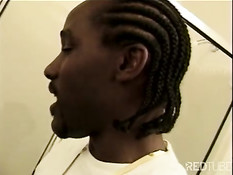 Два парня в туалете сделали смуглой девке двойное проникновение