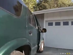 Сисястая негритянка Jada Fire ощутила в себе большой белый член