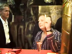 Жёсткая групповая секс оргия австрийских свингеров в секс клубе