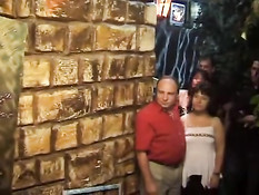 Жёсткая групповая секс оргия австрийских свингеров в секс клубе