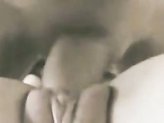 Мужик любит снимать крупным планом вагинальный и анальный секс