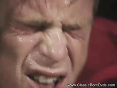 Мужчина за решёткой оттрахал страстную блондинку в ретро порно