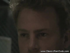 Мужчина за решёткой оттрахал страстную блондинку в ретро порно