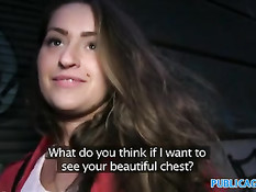 Длинноволосая незнакомка с большой грудью снялась в порно клипе