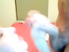 Девчонка крупным планом делает парню минет и снимает на камеру