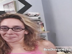 Две девчонки отсосали мужчине и подставили члену свои задницы