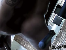 Чернокожая девушка садится на лицо и член своего чёрного парня