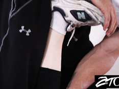 Горячая зрелая женщина RayVeness ебётся с персональным тренером