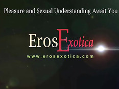 Лысый мужик возле бассейна трахает красивую беременную жену