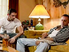 Два гомосексуальных приятеля занимались совместной мастурбацией