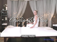 Девка пришла на эротический массаж и трахнулась с массажисткой