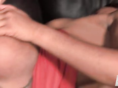 Парень залил спермой большую задницу смуглой девки Ayana Angel