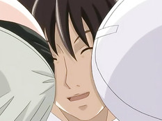 Рыжая хентай женщина обнажает большие сиськи и садится на член