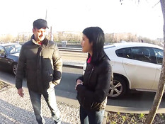 Два парня отъебали на порно кастинге юную европейскую брюнетку