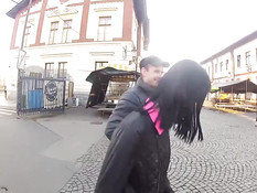 Два парня отъебали на порно кастинге юную европейскую брюнетку