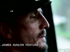 Юная порно актриса Natalia Starr прыгает на члене пожилого мужика