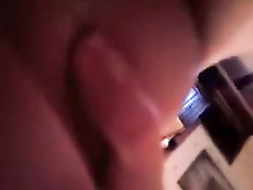 Жена отсасывает член, а мужчина снимает процесс крупным планом