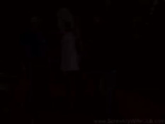 Жена блондинка с силиконовой грудью ебётся под присмотром мужа