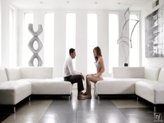 Худая девчонка в белом белье подрочила парню и села на его член