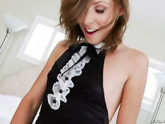 Лысый мужчина оттрахал в анус симпатичного транса Sienna Grace