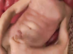 Связанный мужчина сосёт пенис трансу блондину в сетчатом белье