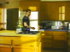 Неверная жена в открытом бассейне на улице ебётся с любовником