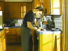 Неверная жена в открытом бассейне на улице ебётся с любовником