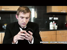 Худая японская девушка в ванне занимается сексом с белым парнем