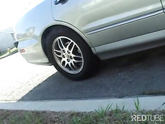 Мулатка отсасывает член и даёт негру оттрахать себя во все дырки