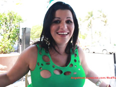 Грудастая латинская брюнетка Angelina Castro трахается на террасе
