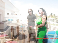 Грудастая латинская брюнетка Angelina Castro трахается на террасе